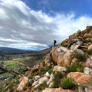 Die berge om Montagu het besonderse kleure, buigings en verwringings