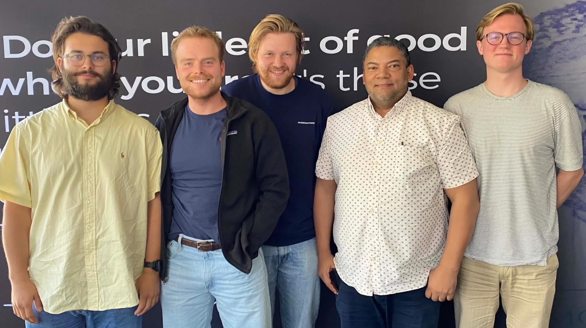 Die vier jong Noorweegse argitekte by Quinton Adams (tweede van regs). Van links na regs is Thurwald, Lukas, Ari en Gabriel.